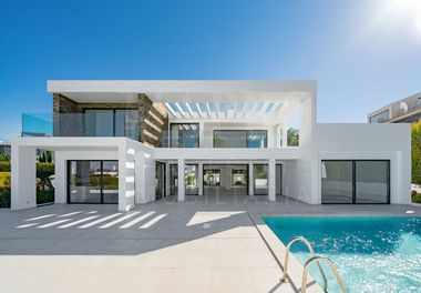 Contemporary Villa with Sea Views